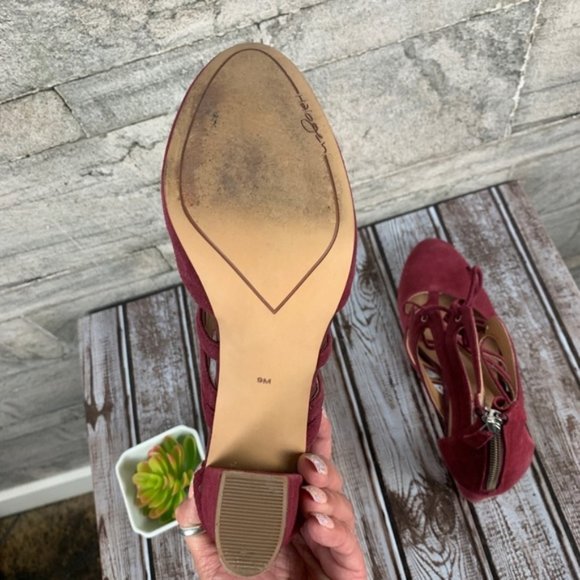 Halogen Sydney Block Heel Burgundy Suede Pump - Picture 6 of 7